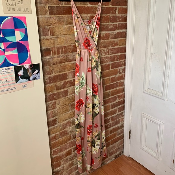 Dresses & Skirts - Floral Wrap Dress